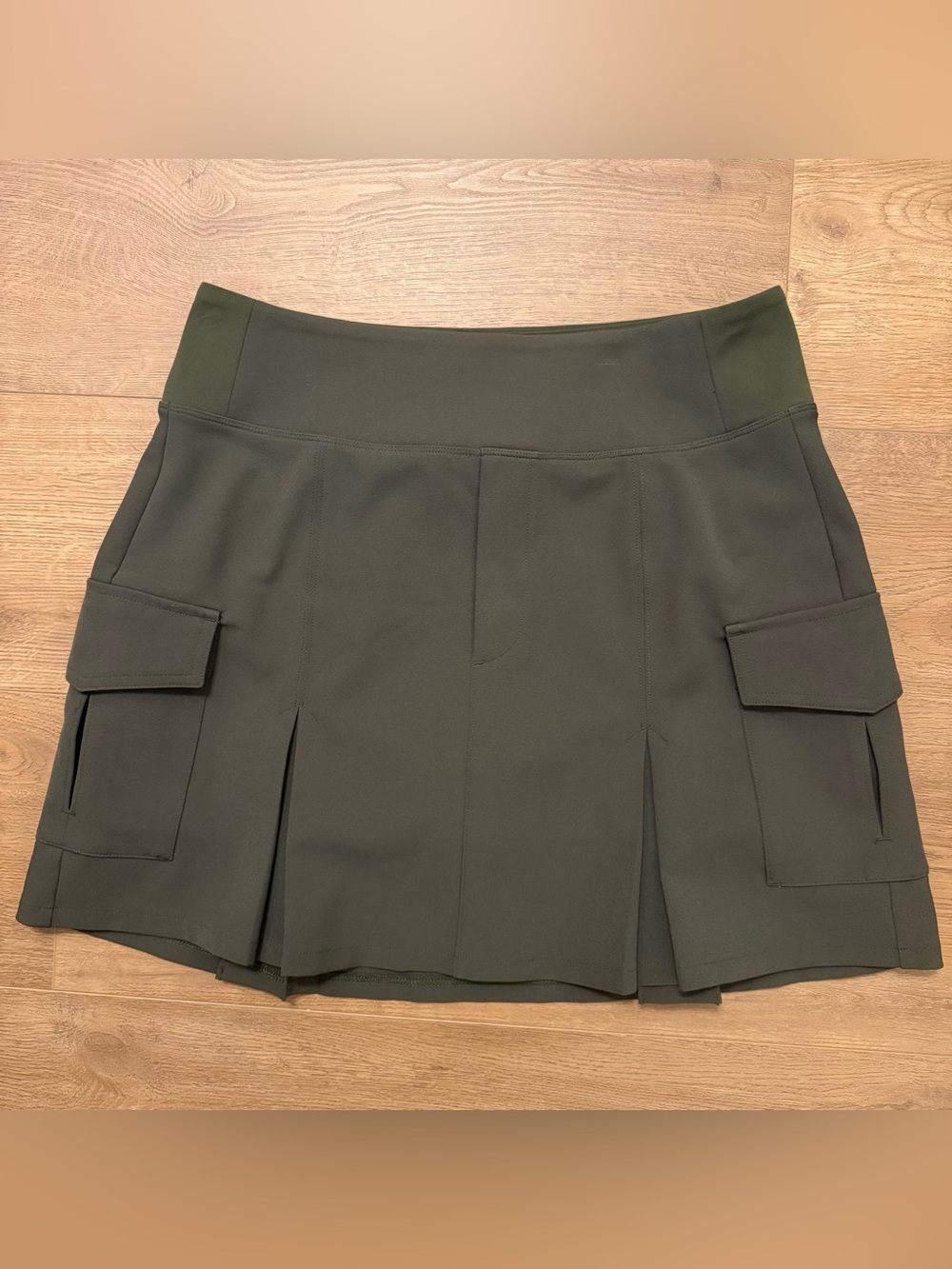 NWOT Athleta Women’s Chelsea Cargo Skort Olive/Army Green, Pleated Detail Size 6